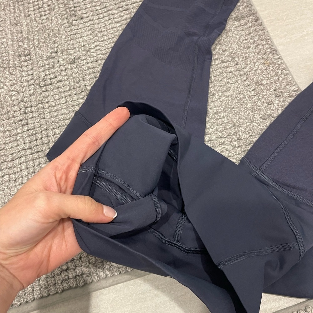 Lululemon Sheer Will High-Rise Tight 28" Pulse
Stone Blue size 8 - Picture 8 of 10